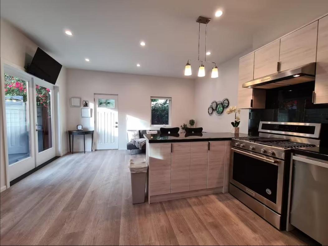 Prime La 2 Bedroom & 3 Bath Beverly Hills Adj * Los Ángeles